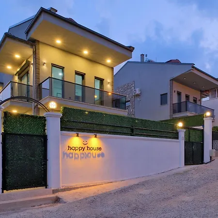 Happy House * פאטהיה